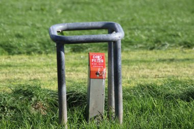 Hollanda 'daki DPO' nun yer altındaki Savunma Borusu 'nun gaz yağı için bilgi işareti ve basınç detayları