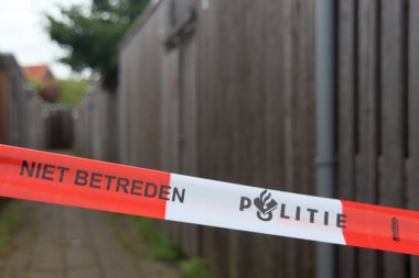 Hollanda Politi Niet Betreden (erişimi olmayan), Rotterdam 'daki suç mahallini Hollanda metniyle kapatmak için polis ipliği