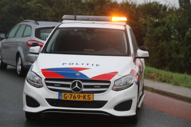 Nieuwerkerk aan den IJssel 'deki trafik kazasında Hollanda polisinin kullandığı araç.