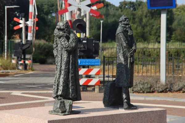Статуя Ожидающих Пассажиров Перед Вокзалом Ваддинксвен Нидерландах — стоковое фото