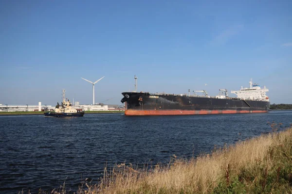 Statek Towarowy Iosonas Porcie Amsterdam Noordzeekanaal Kierujący Się Morze Północne — Zdjęcie stockowe