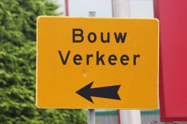 Hollanda 'daki Nieuwerkerk aan den IJssel' de inşaat trafiği (Bouwverkeer in Dutch) için yön tabelası