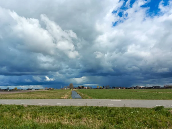 Mörka Cumulusmoln Ovanför Väg N219 Och Zuidplaspolder Nederländerna — Stockfoto