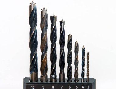 Hollanda 'da boyut sırasına göre sıralanmış makineler için siyah ahşap matkap seti