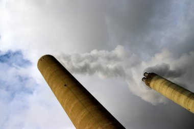Hollanda, Amsterdam 'daki AEB fabrikasında atığı sürdürülebilir elektriğe dönüştürerek atıklardan buhar çıkıyor..