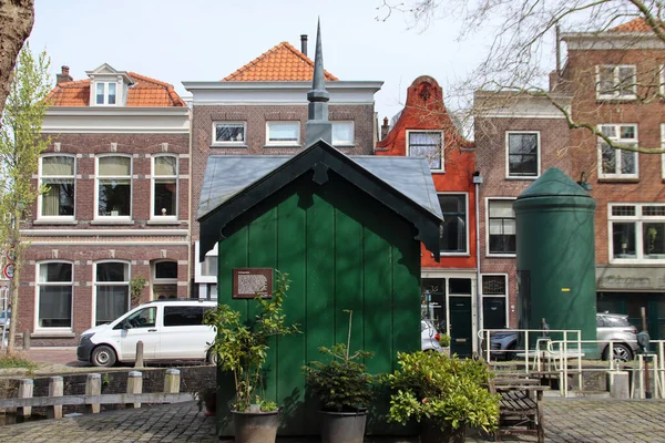 オランダのグダ シティにあるレイジ グーのブリッジ コントローラー用シェルター — ストック写真