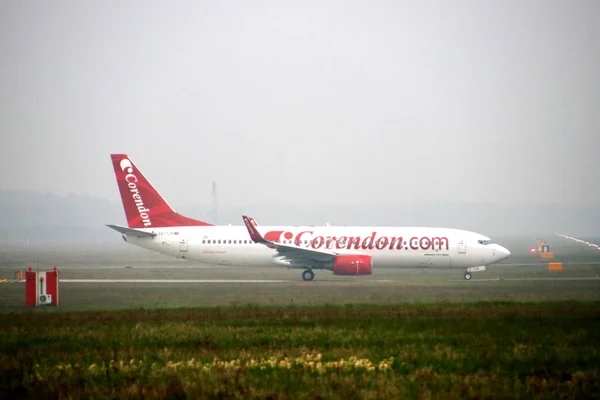 Tjp Corendon Airlines Boeing 737 8Bk Vertrekt Eindhoven Airport Mist — Stockfoto