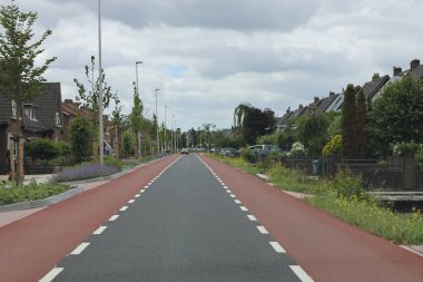 Zuidplas 'taki Hollanda' nın Zevenhuizen kentinde Noordelijke Dwarsweg 'in yeniden inşası