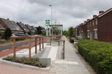 Zuidplas 'taki Hollanda' nın Zevenhuizen kentinde Noordelijke Dwarsweg 'in yeniden inşası