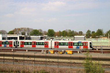 Hollanda Rotterdam 'daki Gravenweg tesisine park etmiş RET Metro metrosu trenleri.