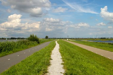 Hollanda 'daki Zevenhuizen' de sıra tesisi olan Eendragtspolder su deposu