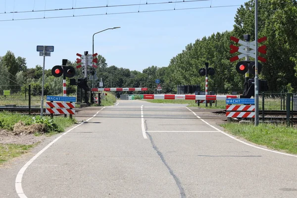 Barriers Closed Red Lights Railway Crossing Close Dordrecht Netherlands — Stock Photo, Image