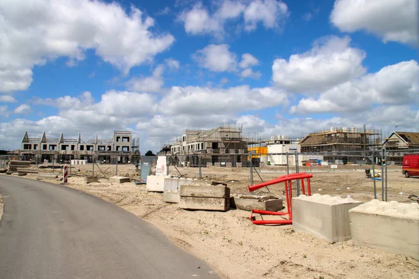 オランダ グーダにおける新たな住宅地におけるインフラを有する新たな住宅の建設 — ストック写真