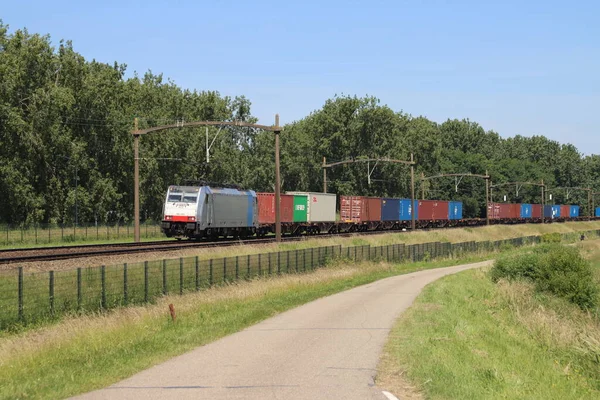 Locomotora Traxx Con Tren Carga Contenedores Pista Cerca Dordrecht Los — Foto de Stock