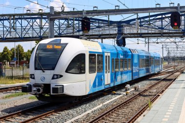 Arriva Spurt (D/E-GTW) on the Vechtdallijnen at the station of Zwolle in the Netherlands