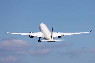 N504DN Airbus A350-900 Delta Air Lines departing from Amsterdam Schiphol Airport at Polderbaan in the Netherlands