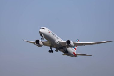 N838AA American Airlines Boeing 787-9 Dreamliner departing from Amsterdam Schiphol Airport at Aalsmeerbaan in the Netherlands
