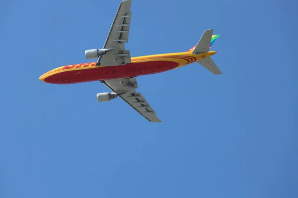 Dhl Airbus A300 Rainbow Colors Tail Departing Amsterdam Schiphol Airport — Stock Photo, Image