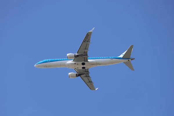 Ezr Klm Cityhopper Embraer Erj 190Std Departing Amsterdam Schiphol Airport — Stockfoto