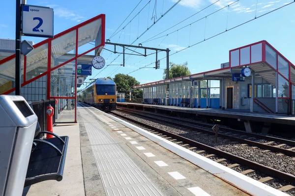 Ddaz Double Decker Train Rushes Station Nieuwerkerk Aan Den Ijssel — стоковое фото