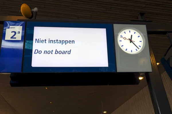 Text Niet Instappen Board Display Platform Rotterdam Central Station Netherlands — Fotografia de Stock