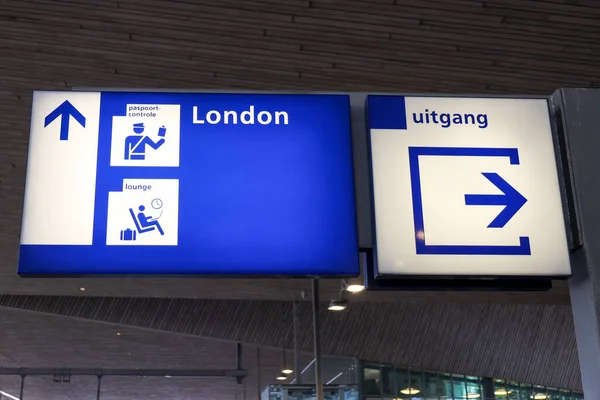 Direction Sign Platform Customs Gate Train London Rotterdam Central Station — 스톡 사진