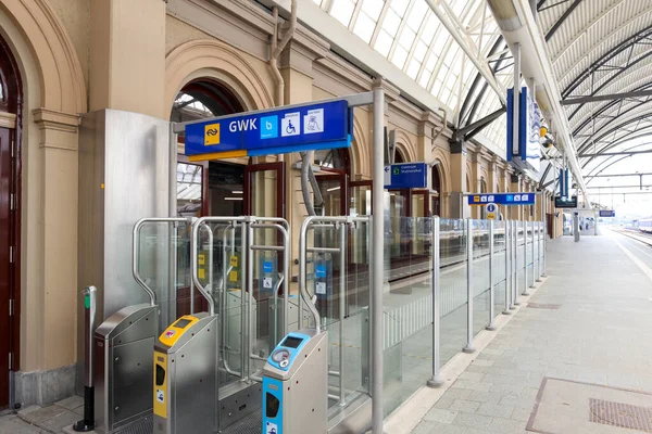 Entrance Gates Ticket Control Zwolle Station Blauwnet Netherlands — Zdjęcie stockowe