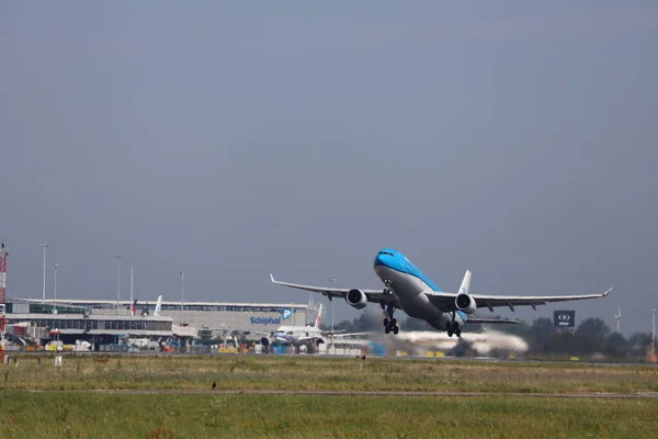 Akd Klm Royal Dutch Airlines Airbus A330 303 Departing Amsterdam — Zdjęcie stockowe