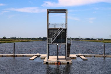 Hollanda 'daki Rotterdam Bölgesi' nde seli önlemek için su deposunda kürek çekme tesisi olarak Willem-Alexanderbaan