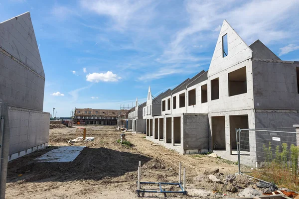 新住宅地の建設と方向標識 オランダ ゼベンハウゼンのKoningskwartier — ストック写真