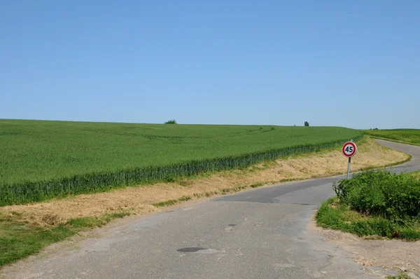 França, uma estrada rural em Morainvilliers — Fotografia de Stock