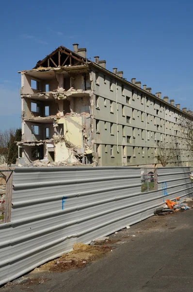Francia, demolizione di un vecchio edificio a Les mureaux — Foto Stock