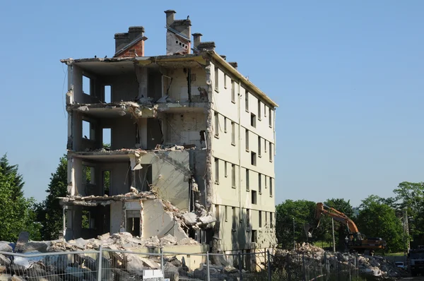 Frankrijk, afbraak van een oud gebouw in les mureaux — Stockfoto