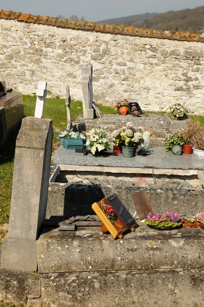 Francia, el cementerio de Mareil sur Mauldre —  Fotos de Stock