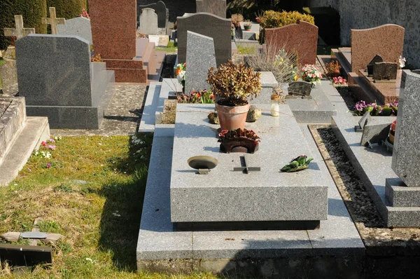 Francie, hřbitov mareil sur mauldre — Stock fotografie