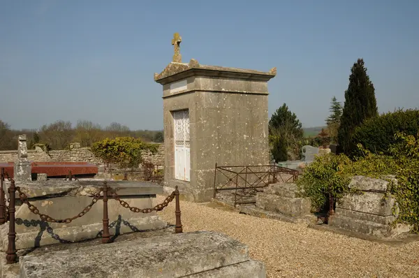 Франция, кладбище Шеранс в Валь-д "Уаз — стоковое фото