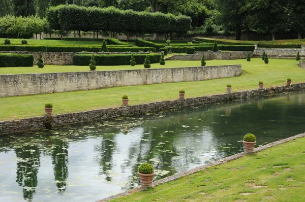 Франция, Французский сад в Домене де Вильярсо — стоковое фото