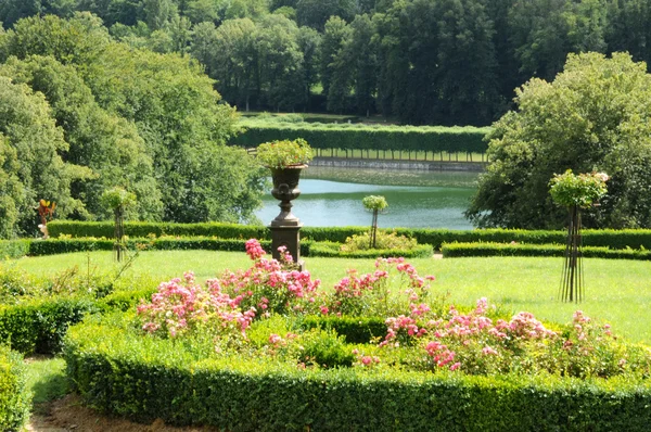 Francia, Jardín formal francés en el Domaine de Villarceaux — Foto de Stock