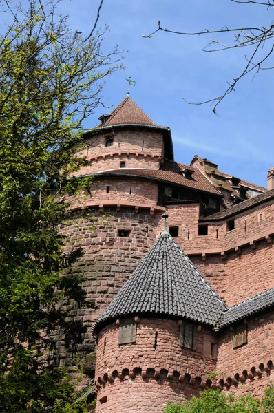 Francia, Haut Koenigsbourg castillo en Alsacia —  Fotos de Stock