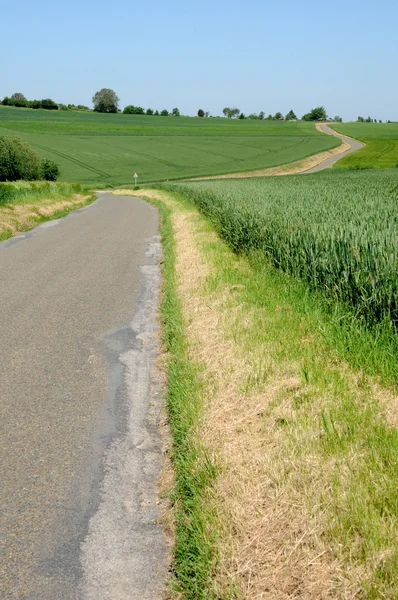 Francia, una strada di campagna a Morainvilliers — Foto Stock