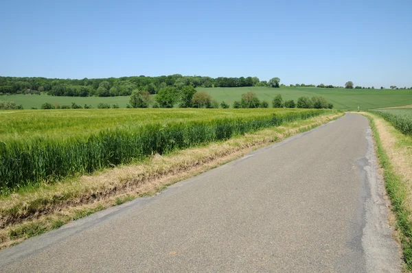 Frankreich, eine Landstraße in Morainvilliers — Stockfoto