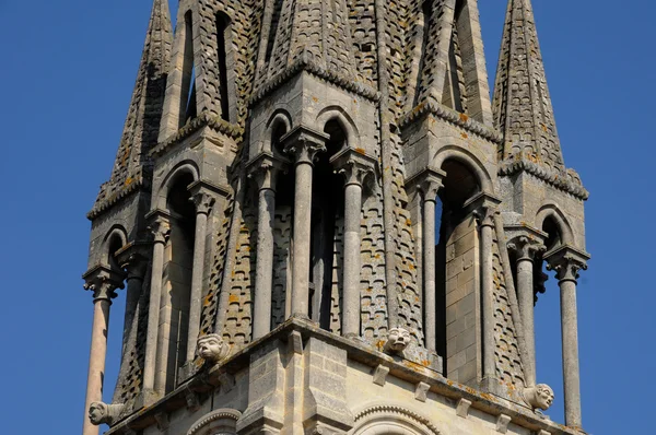 Yvelines, klocktornet av vernouillet kyrka — Stockfoto