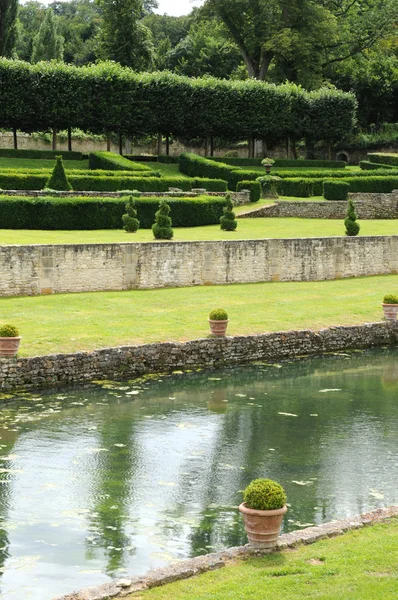 Francia, Jardín formal francés en el Domaine de Villarceaux —  Fotos de Stock