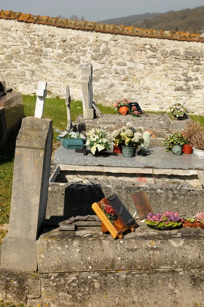 Франция, кладбище Марайль-сюр-Модр — стоковое фото
