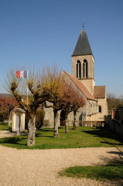 Francia, la iglesia de Mareil sur Mauldre — Foto de Stock