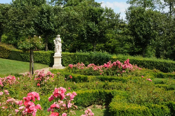 França, jardim formal francês no Domaine de Villarceaux — Fotografia de Stock