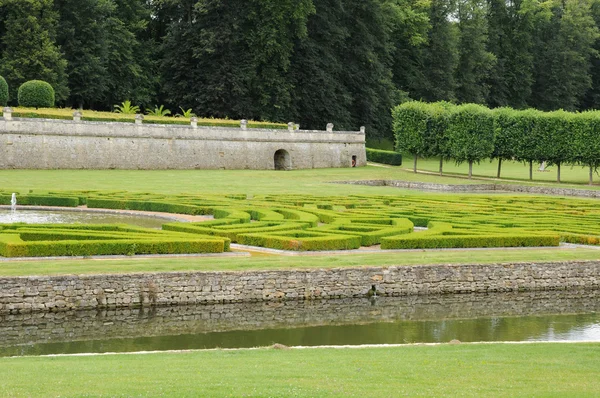 França, jardim formal francês no Domaine de Villarceaux — Fotografia de Stock