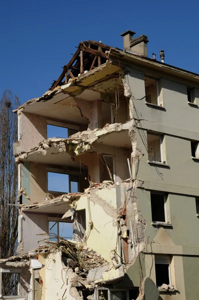 Frankrijk, afbraak van een oud gebouw in les mureaux — Stockfoto