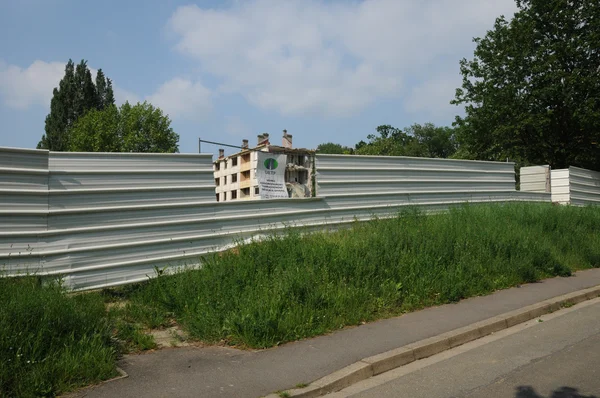 Frankrijk, afbraak van een oud gebouw in les mureaux — Stockfoto