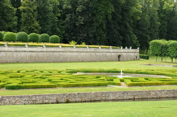 Frankrike, franska formell trädgård i domaine de villarceaux — Stockfoto